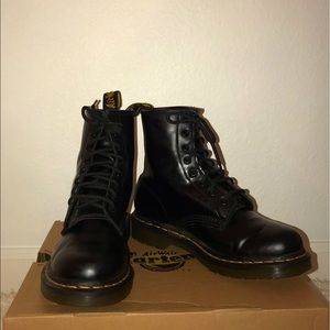 Perfect Condition Women’s 1460 Smooth Doc Martens